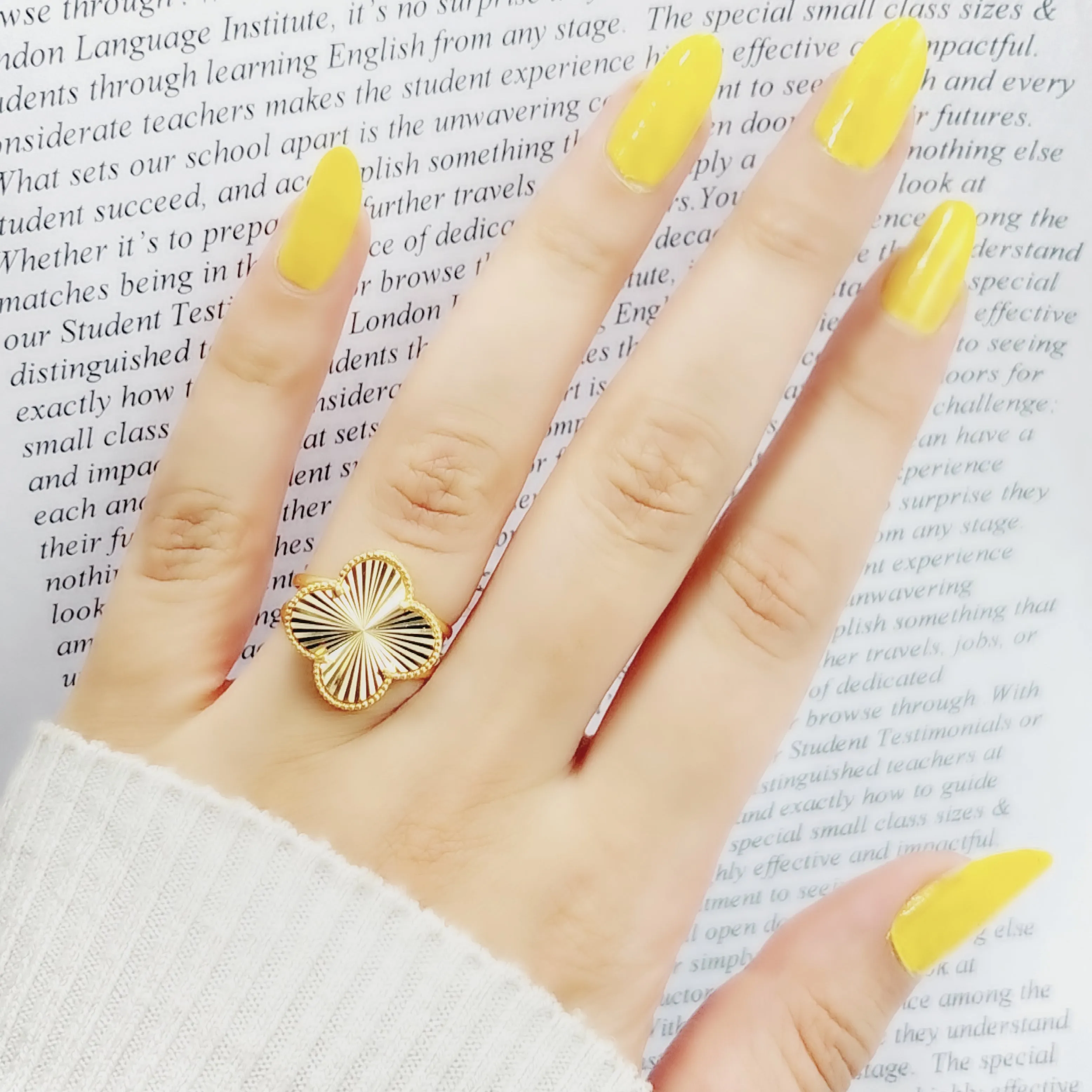 21K Clover Ring