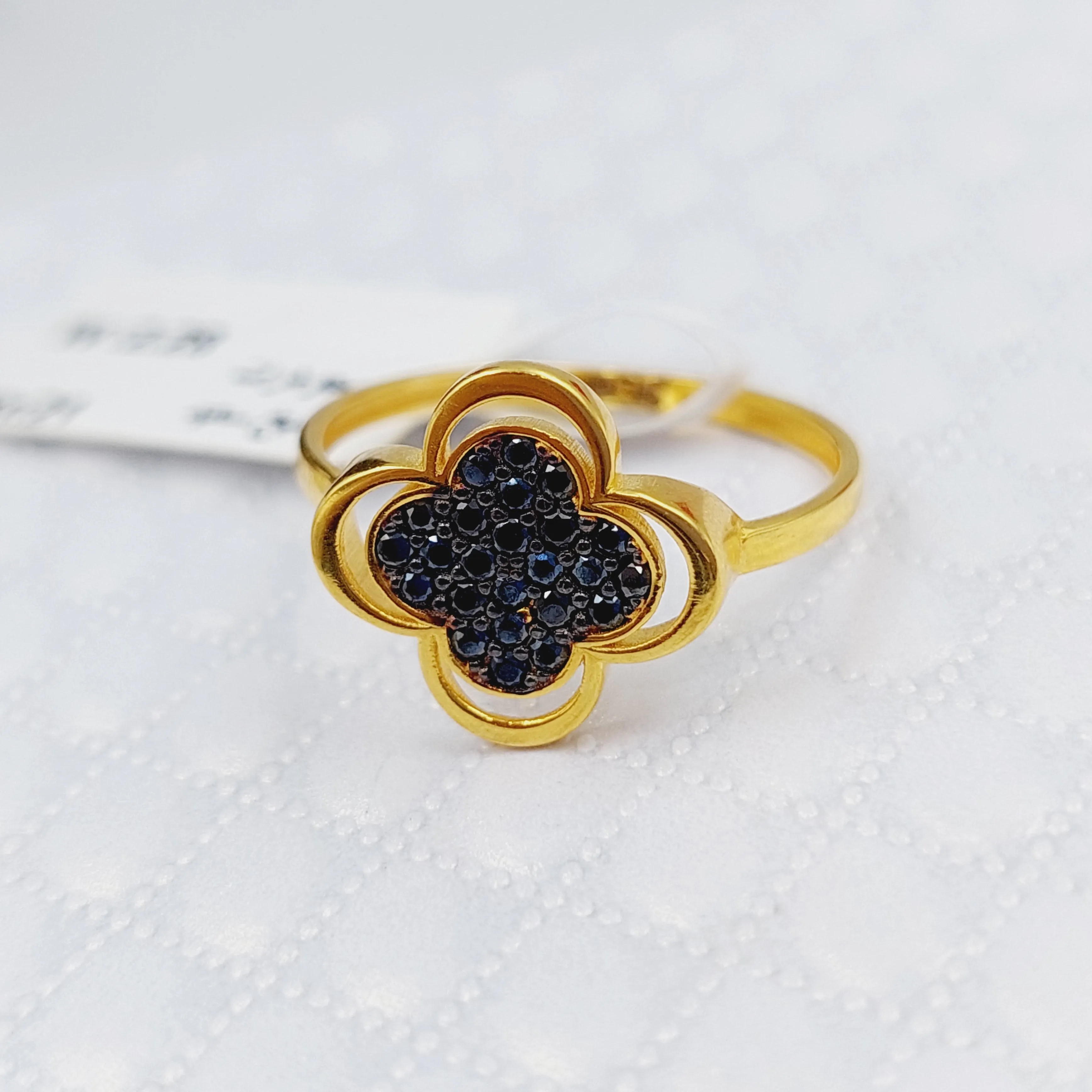 21K Clover Ring