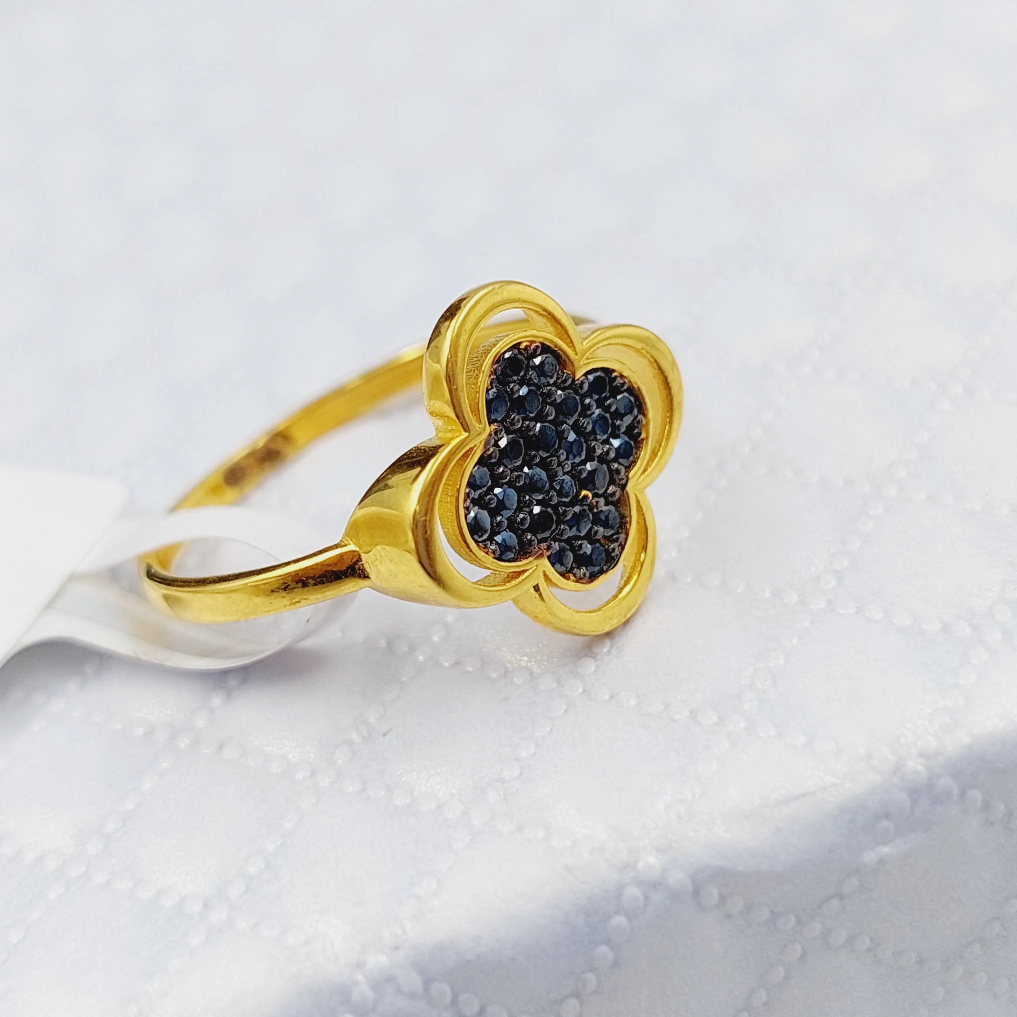 21K Clover Ring