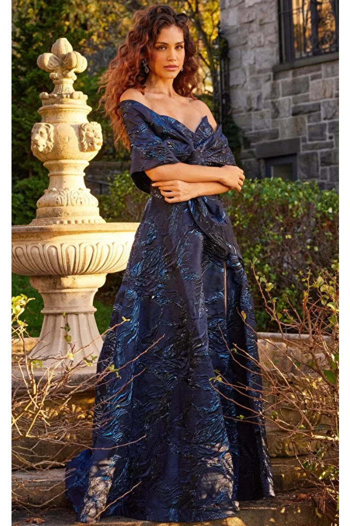 A Line Sweetheart Neck Gown