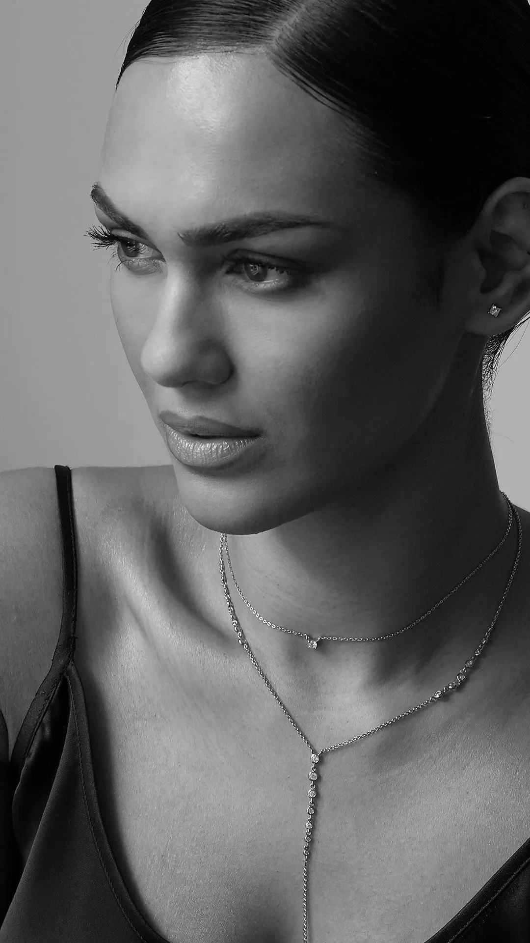 Thiya Necklace White Gold Plated